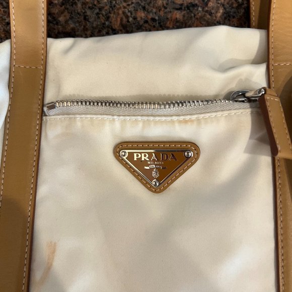 Authentic White Prada Shoulder Bag - Early 2000s - Picture 2 of 15